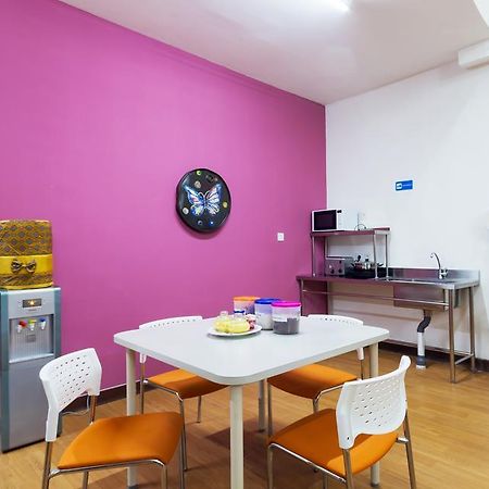 Cx Hostel Kuta Raya Esterno foto