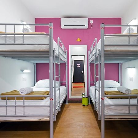 Cx Hostel Kuta Raya Esterno foto