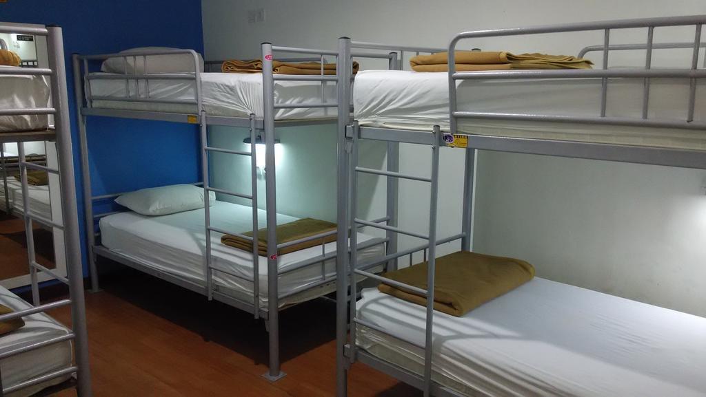 Cx Hostel Kuta Raya Esterno foto