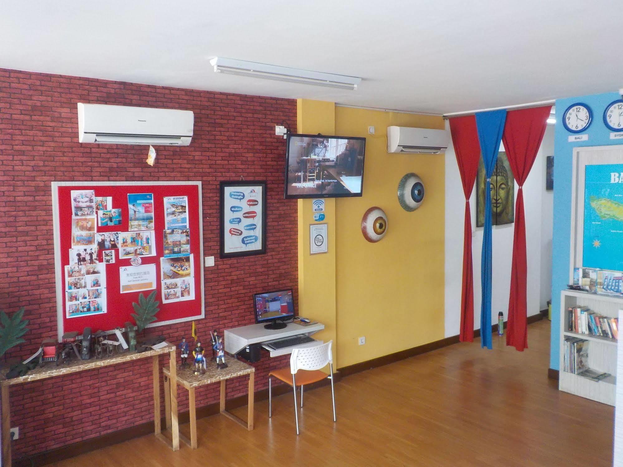 Cx Hostel Kuta Raya Esterno foto