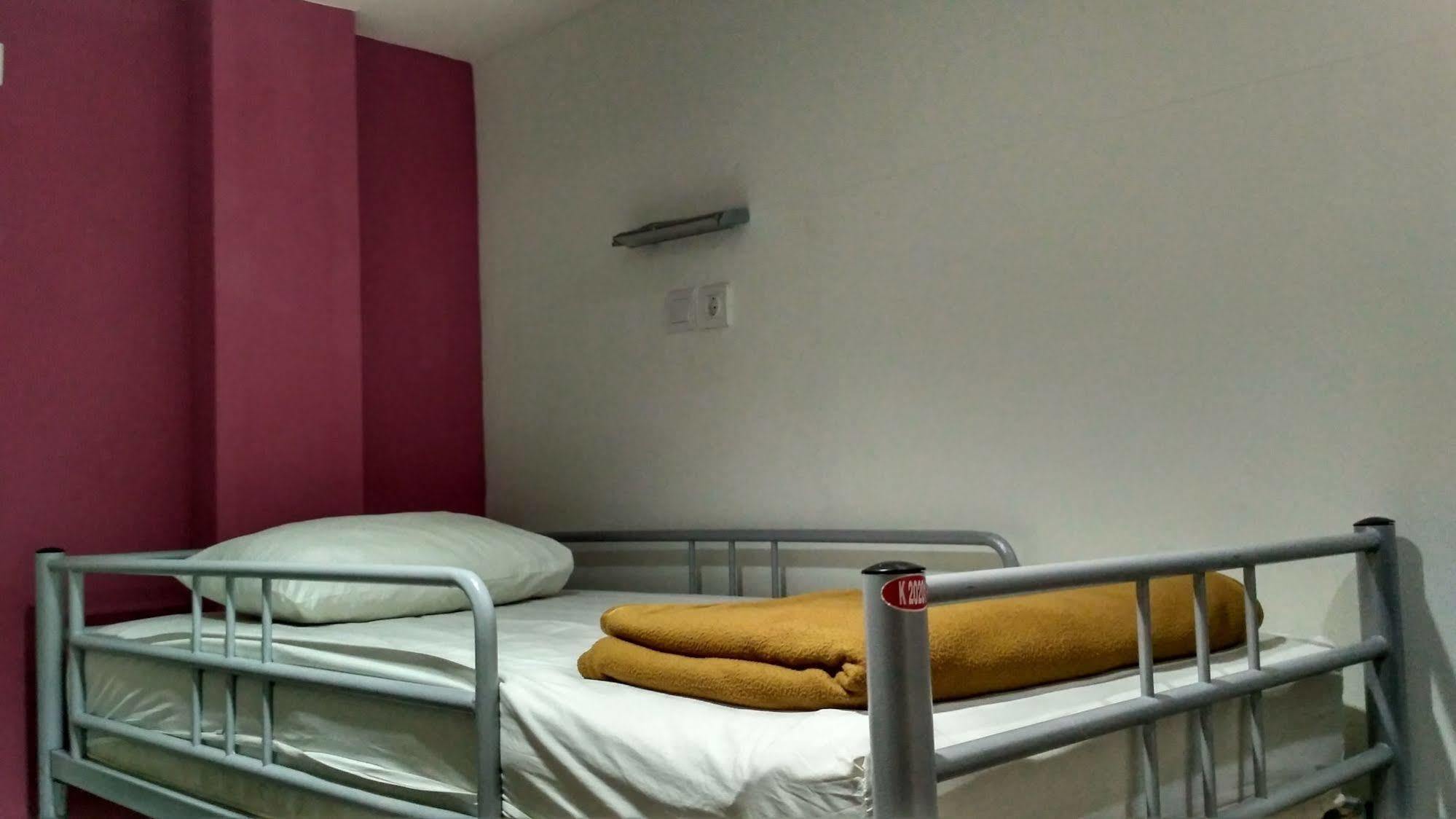 Cx Hostel Kuta Raya Esterno foto