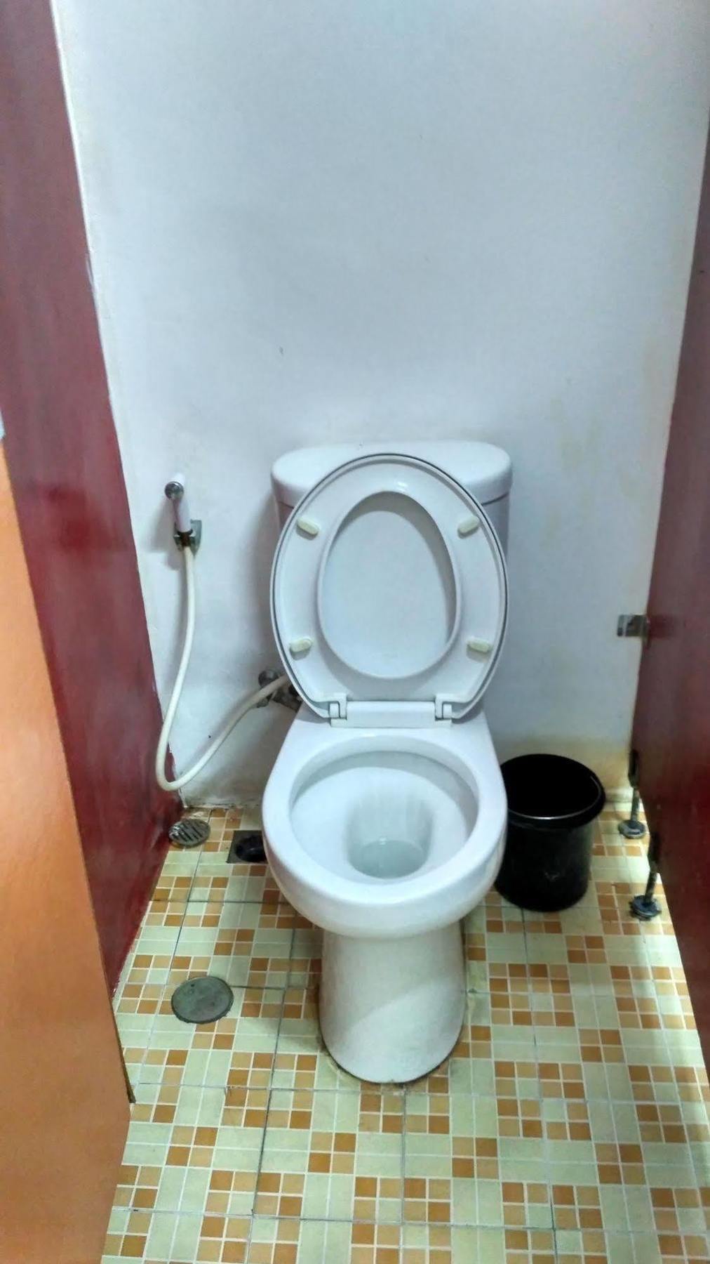 Cx Hostel Kuta Raya Esterno foto