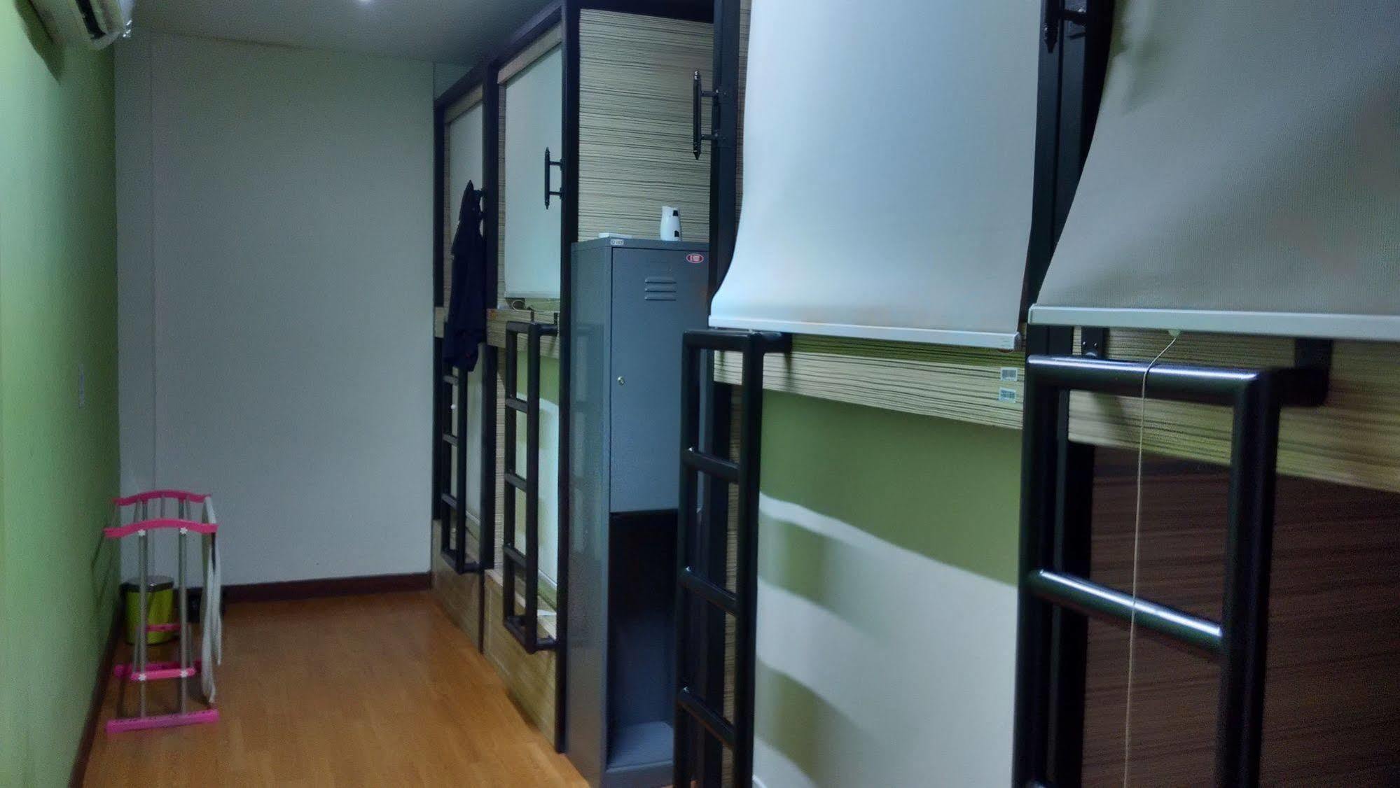 Cx Hostel Kuta Raya Esterno foto