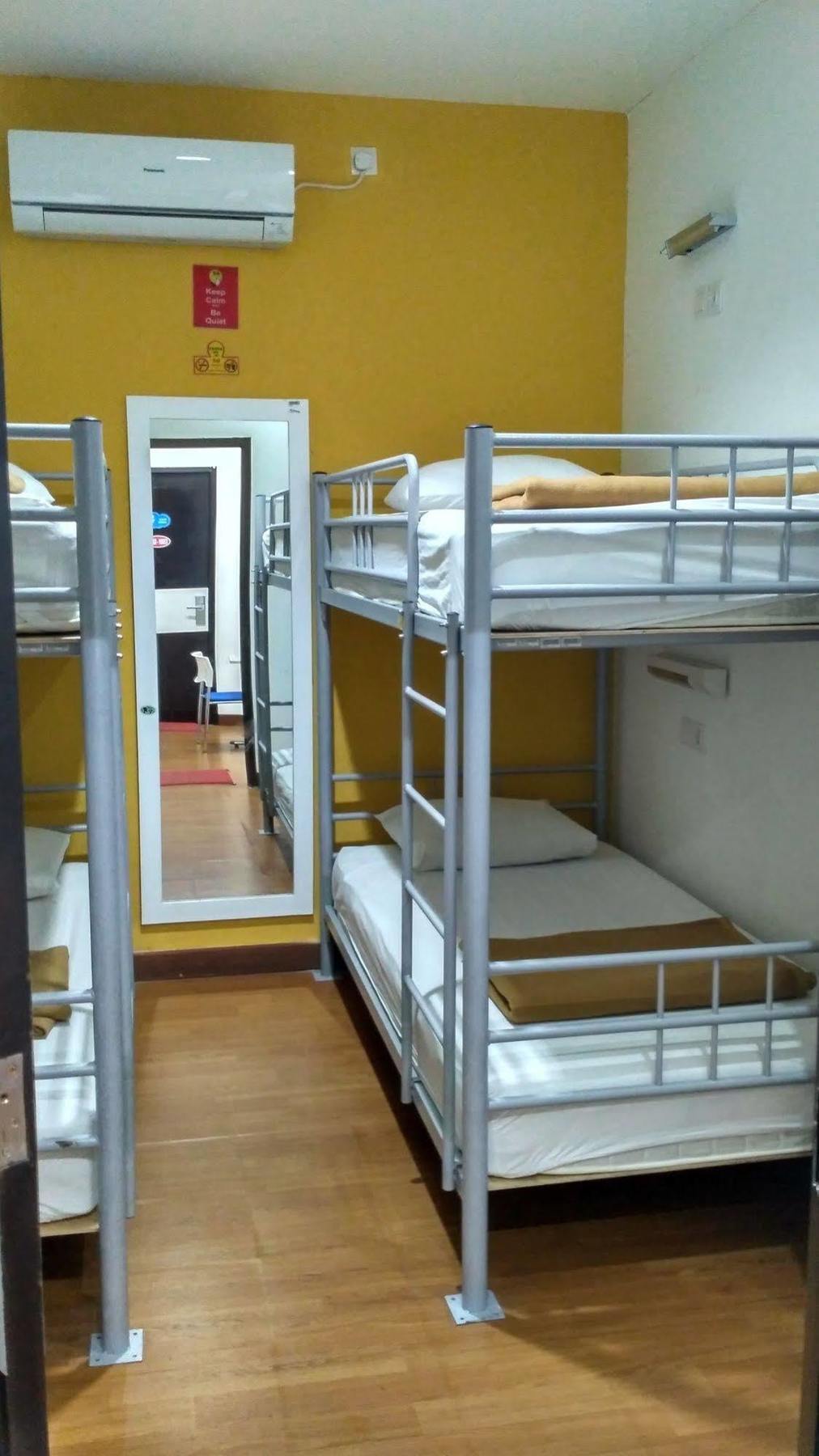 Cx Hostel Kuta Raya Esterno foto