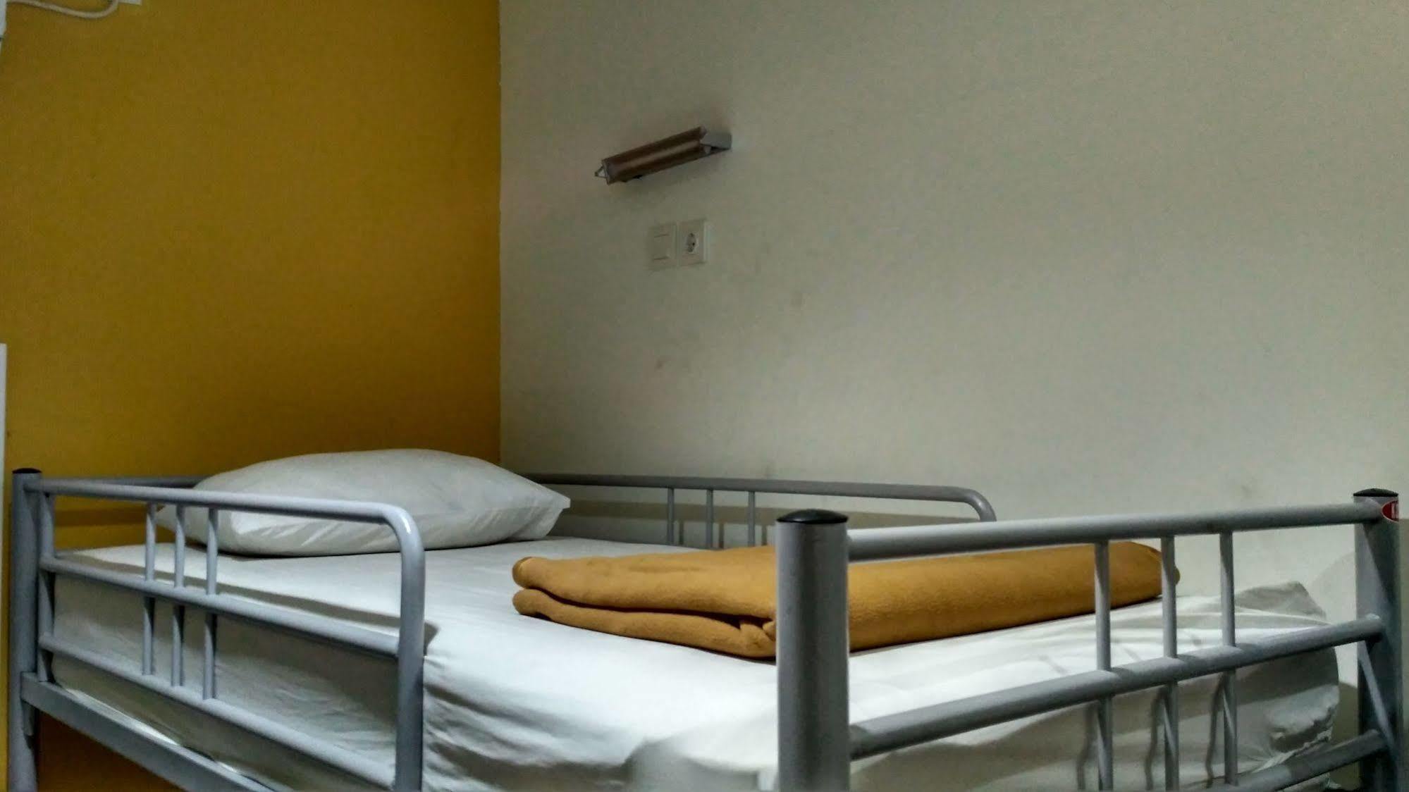 Cx Hostel Kuta Raya Esterno foto