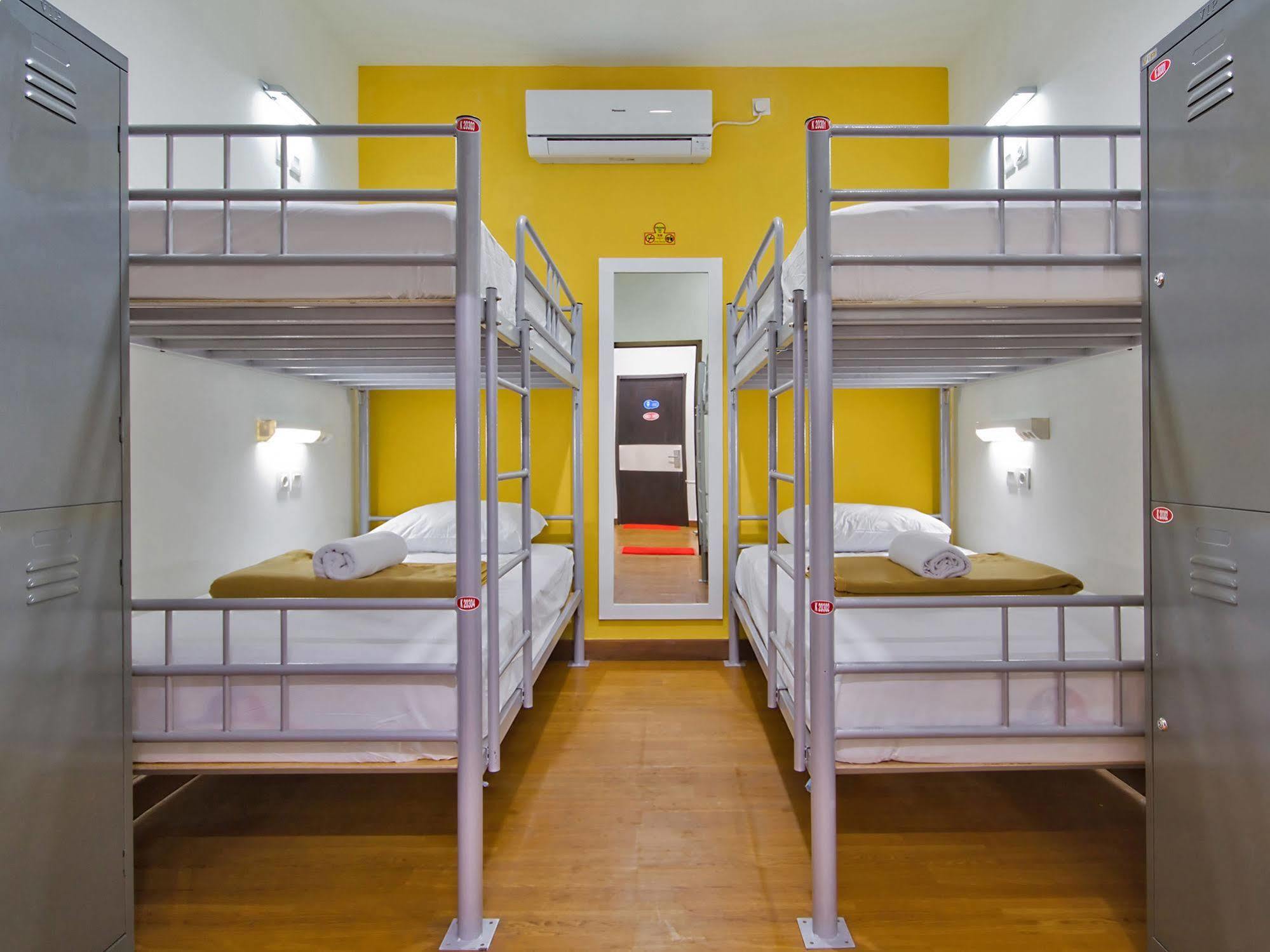 Cx Hostel Kuta Raya Esterno foto