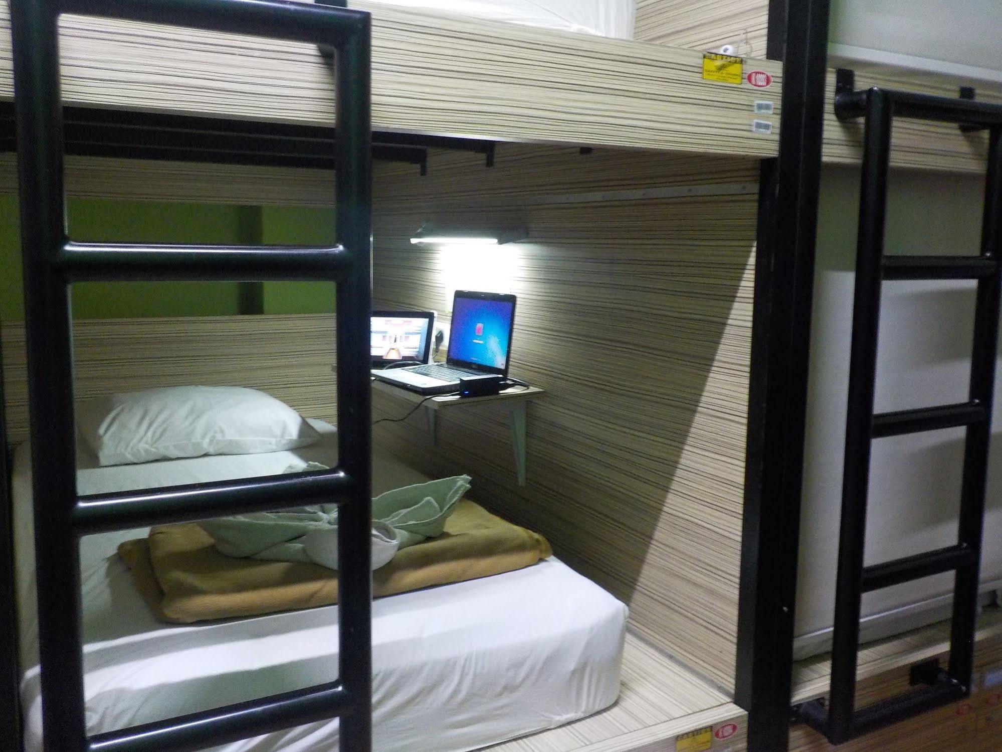 Cx Hostel Kuta Raya Esterno foto