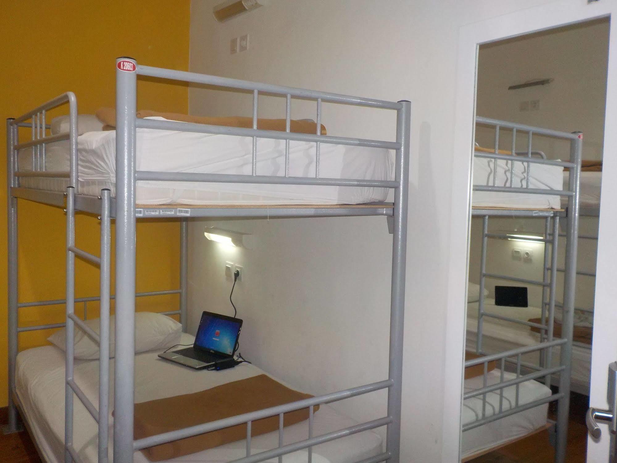 Cx Hostel Kuta Raya Esterno foto
